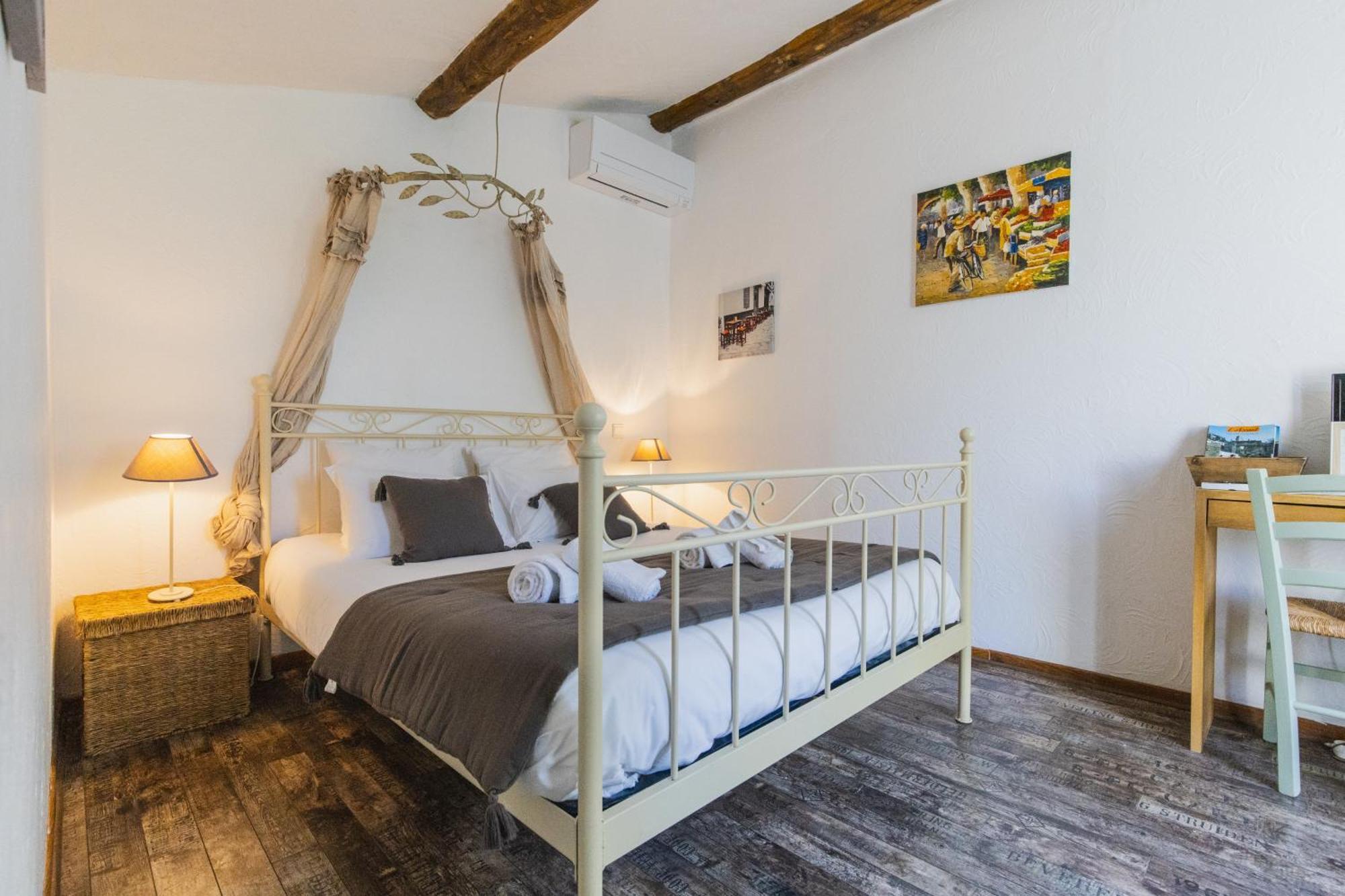 Lagnes Chambre D'Hotes - B&B - Fleur De Coton Chez Manon En Luberon מראה חיצוני תמונה